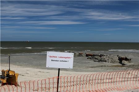 Die letzte Sandaufspülung auf Langeoog ist erst zwei Jahre her. Trotzdem muss hier in 2024 die unglaubliche Menge von 450000 Kubikmetern Sand bewegt werden, um den Inselnorden zu schützen.Archivbild